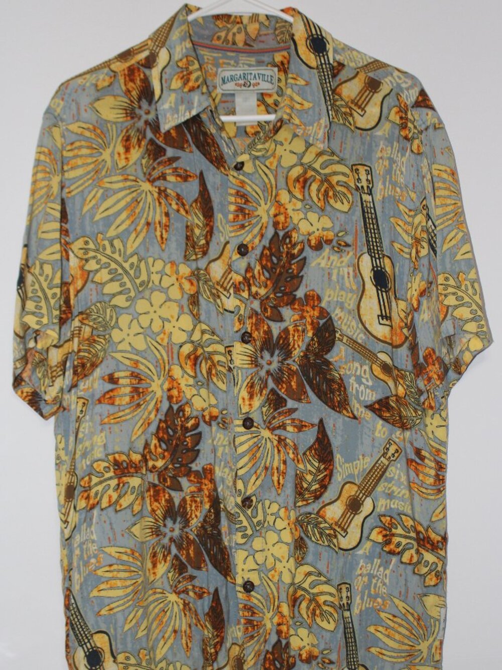 Margaritaville Men’s Medium Hawaiian Guitar Tropical Floral 100% Rayon Shirt
